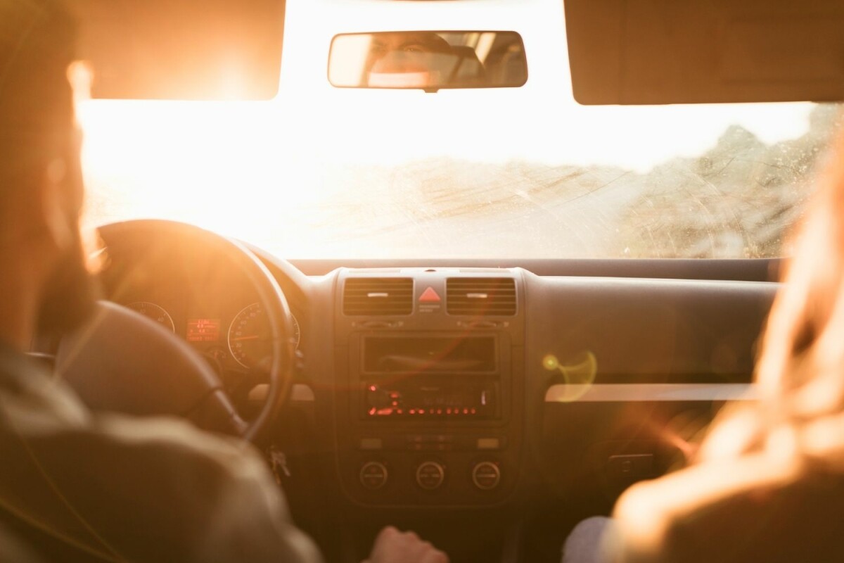 Postupy pro testování odolnosti proti vlivu solárního záření, využívané v automobilovém průmyslu.